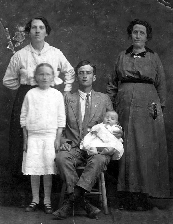 Walter Skaggs Family.jpg