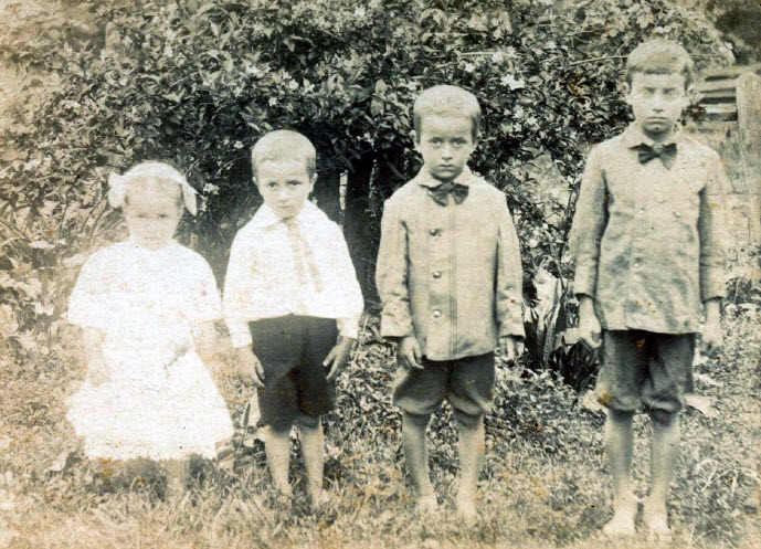 Children of Thomas P. and Martha Stull Kincaid.jpg