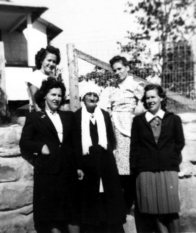 Dorcas Ann Shaffer & Granddaughters.jpg